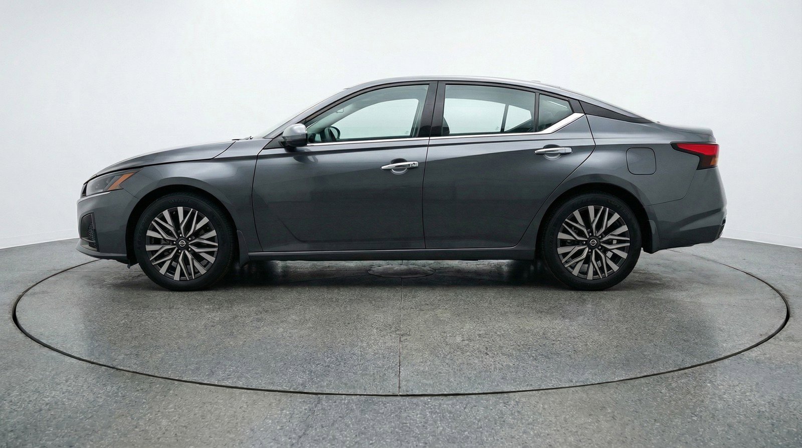 Used 2025 Nissan Altima 2.5 SV image 5
