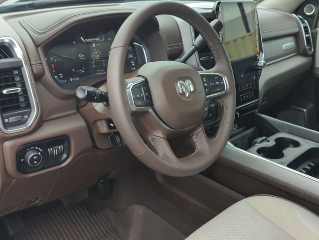 Used 2025 RAM 2500 Laramie AWD/4WD image 12