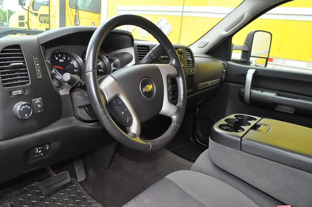 Used 2009 Chevrolet Silverado 2500 LT w/ Exterior Plus Package AWD/4WD image 9