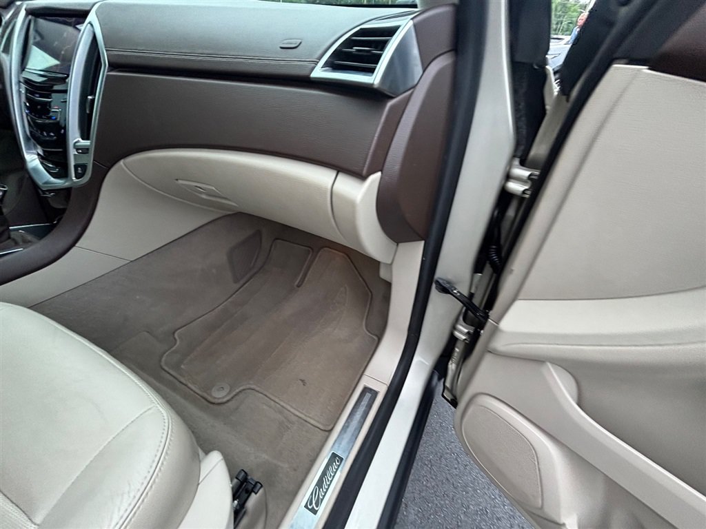 Used 2015 Cadillac SRX Luxury w/ Driver Awareness Package FWD image 28