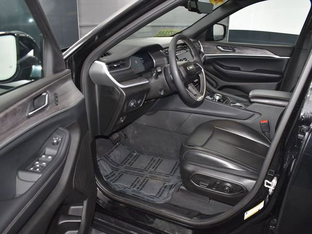 Used 2024 Jeep Grand Cherokee L Limited w/ Luxury Tech Group II image 12