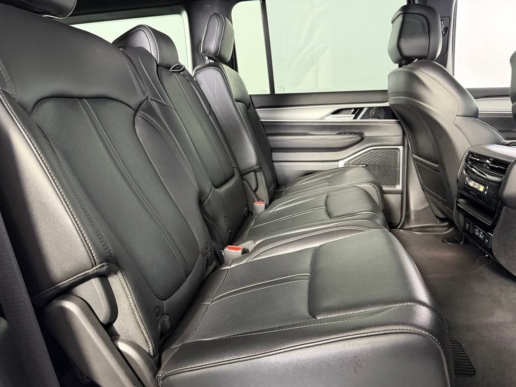 Used 2022 Jeep Wagoneer Series II AWD/4WD image 31