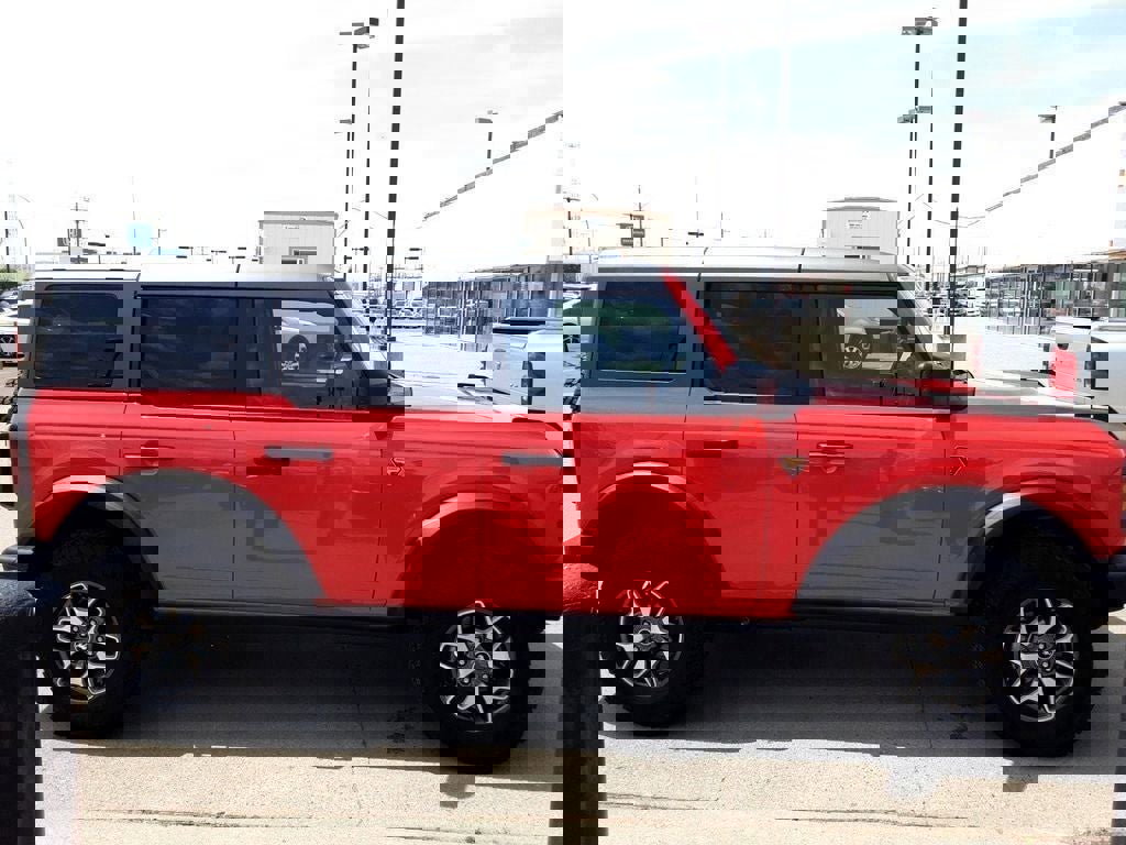 Used 2024 Ford Bronco Badlands image 4