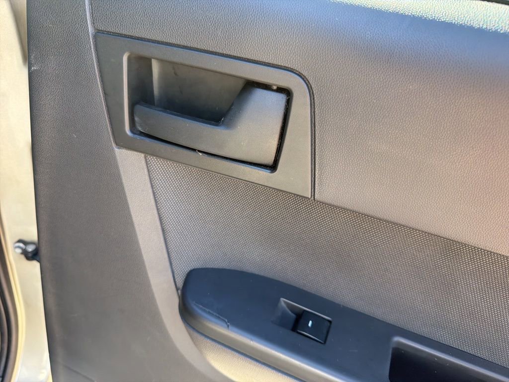 Used 2011 Ford Escape XLT w/ 201A Rapid Spec Order Code image 27