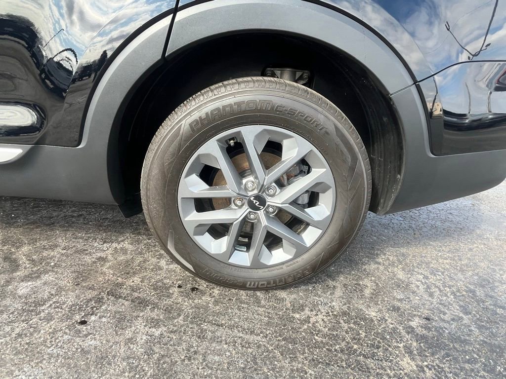 Used 2024 Kia Telluride LX image 14