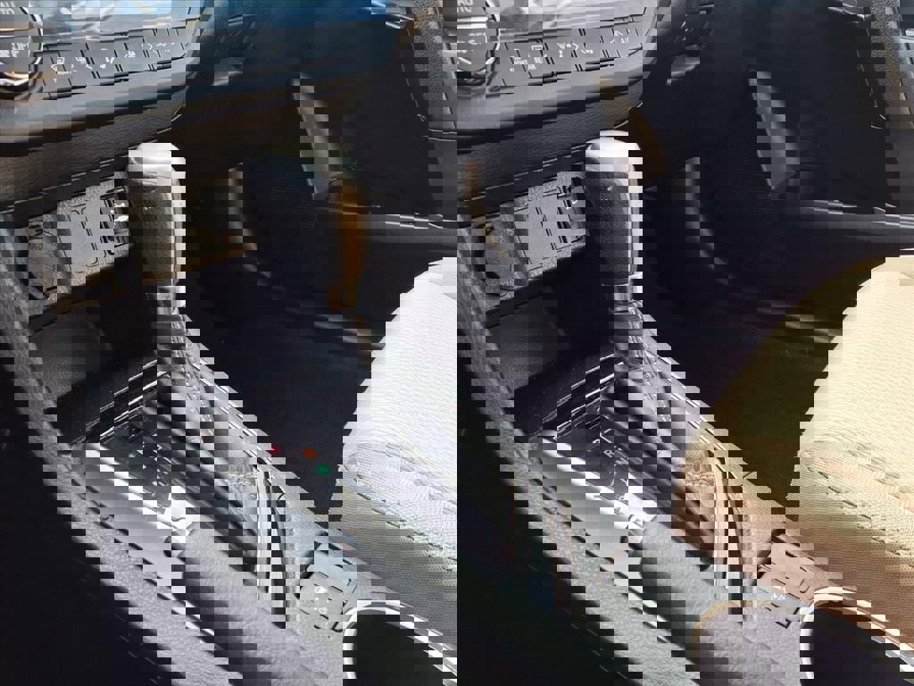 Used 2016 Toyota Corolla LE image 17