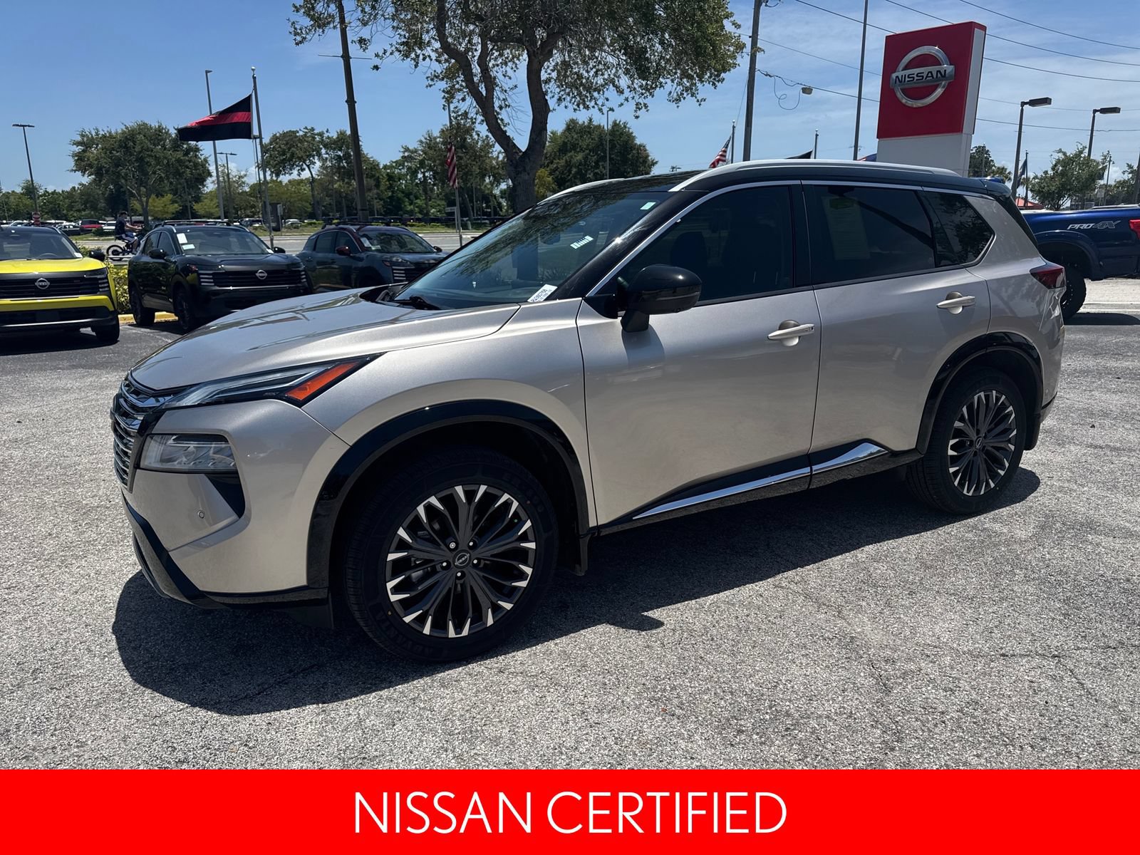 Certified 2024 Nissan Rogue Platinum FWD image 2