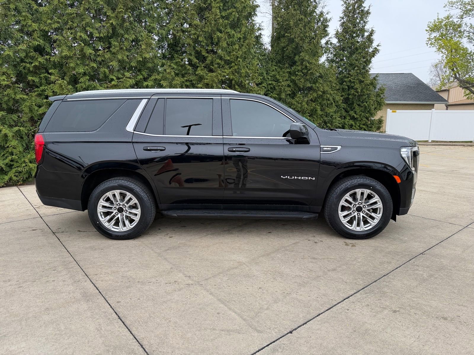 Used 2021 GMC Yukon SLE w/ Gmc Pro Safety Plus Package image 32