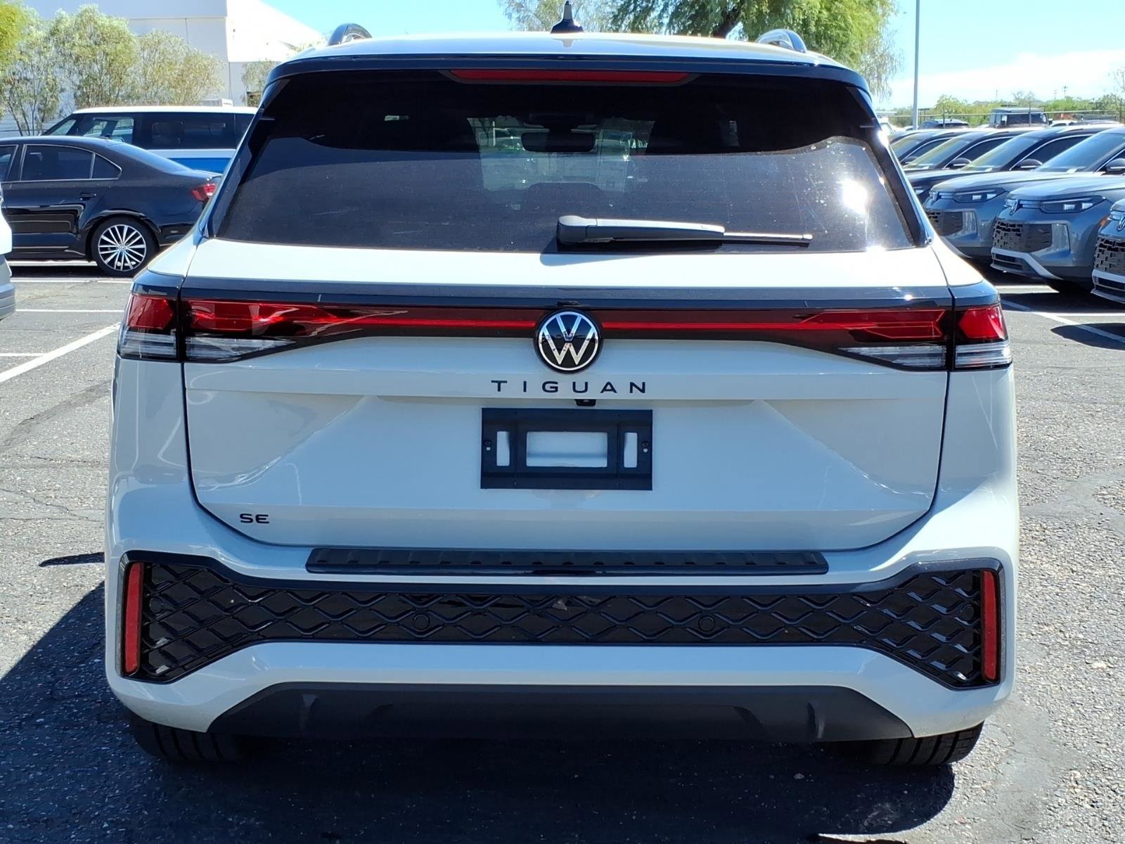 New 2026 Volkswagen Tiguan SE R-Line FWD image 5