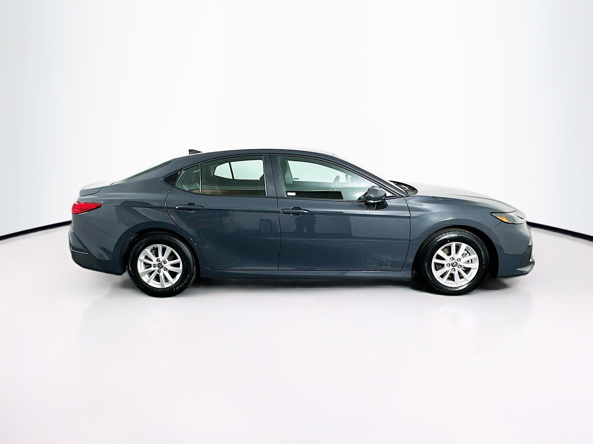 Used 2025 Toyota Camry LE image 10