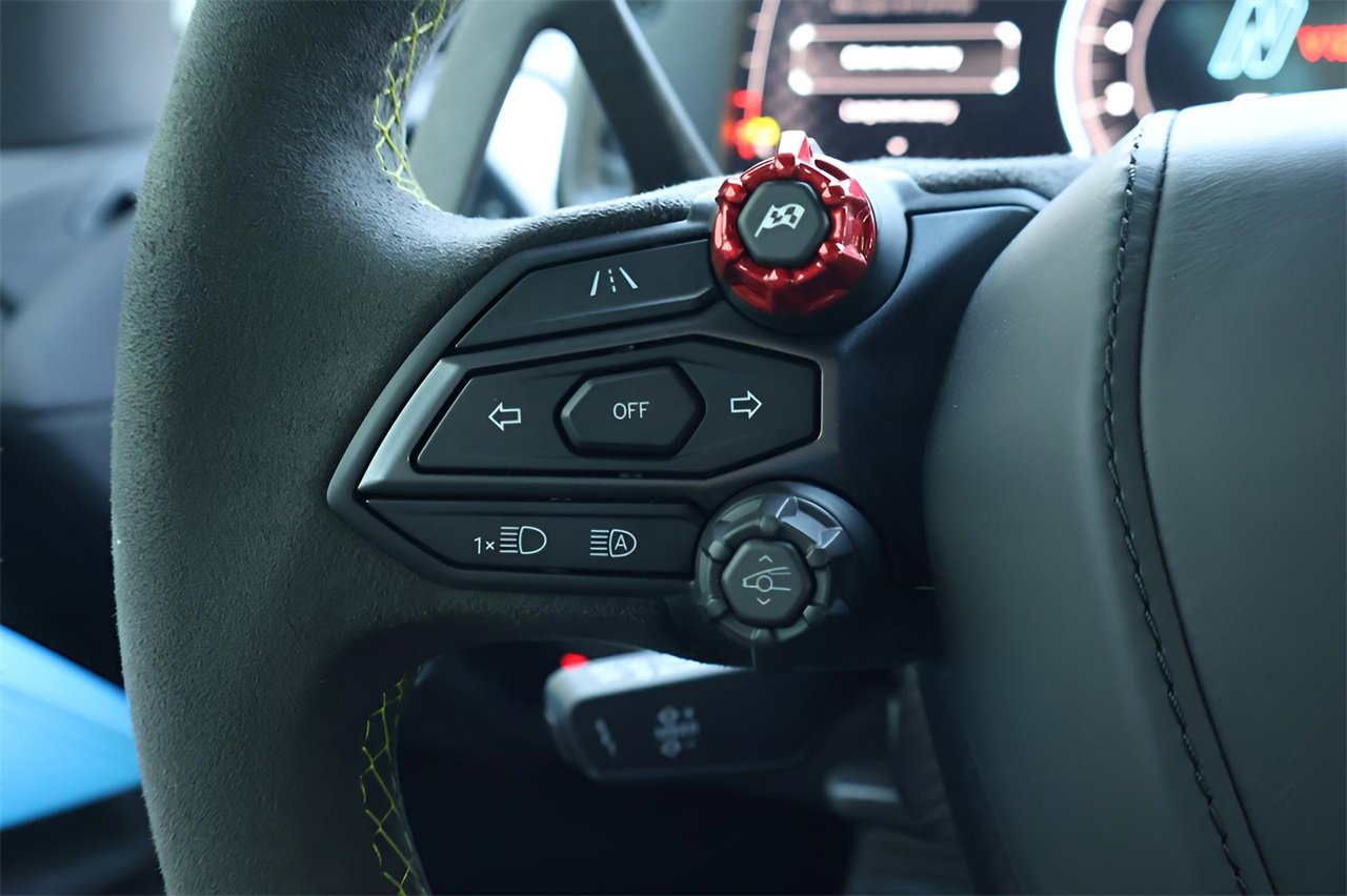 Used 2025 Lamborghini Revuelto image 27