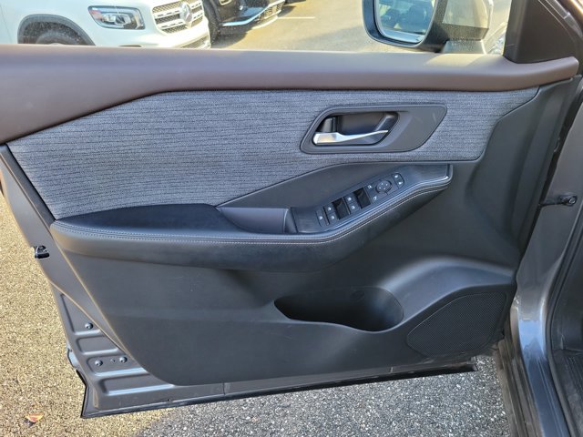 Used 2023 Nissan Rogue SV image 15