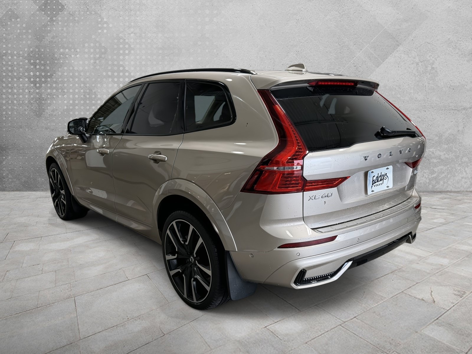 Used 2023 Volvo XC60 B6 Ultimate w/ Climate Package AWD/4WD image 4