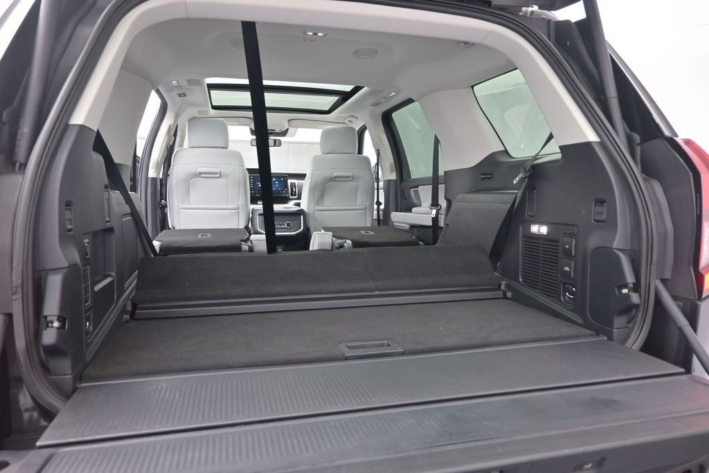 Used 2025 Ford Expedition Platinum w/ Driver's Package AWD/4WD image 27