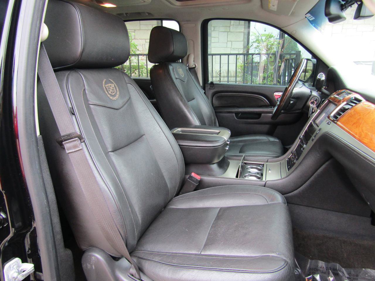 Used 2013 Cadillac Escalade Platinum RWD image 14