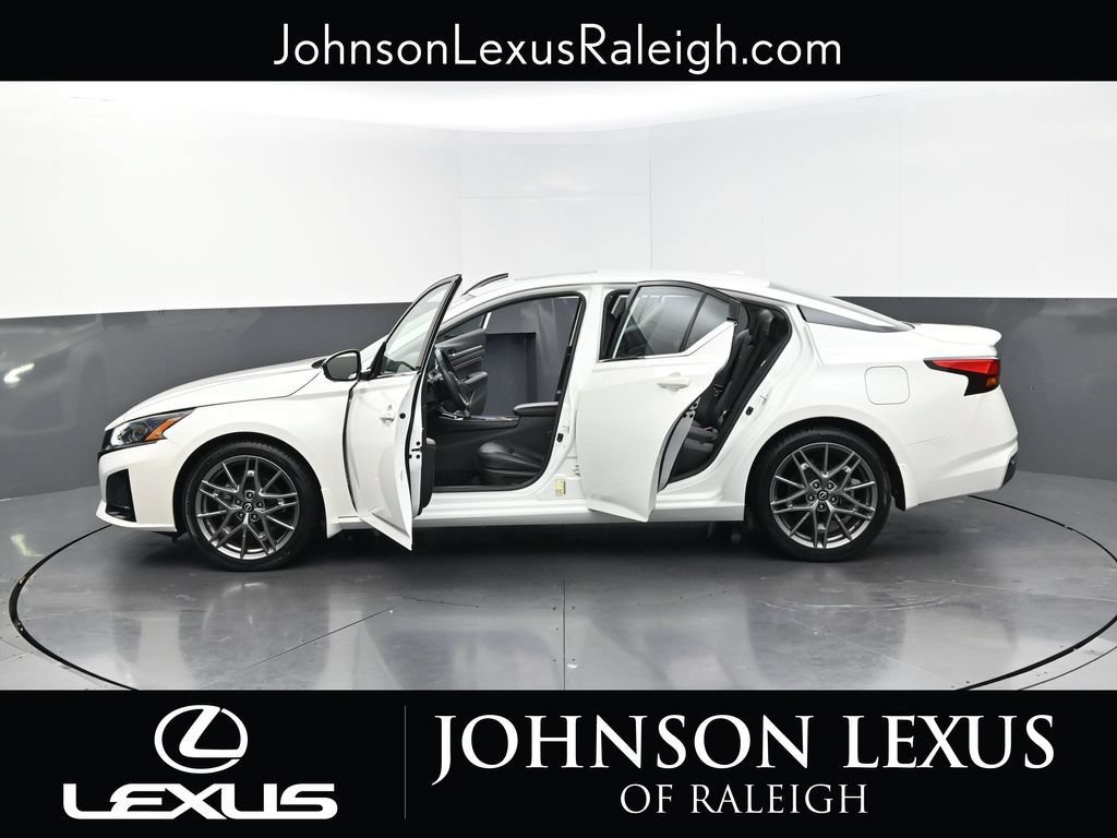 Used 2023 Nissan Altima 2.0 SR FWD image 35