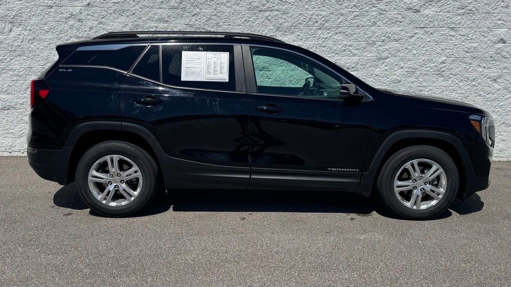 Used 2022 GMC Terrain SLE w/ Driver Convenience Package image 2