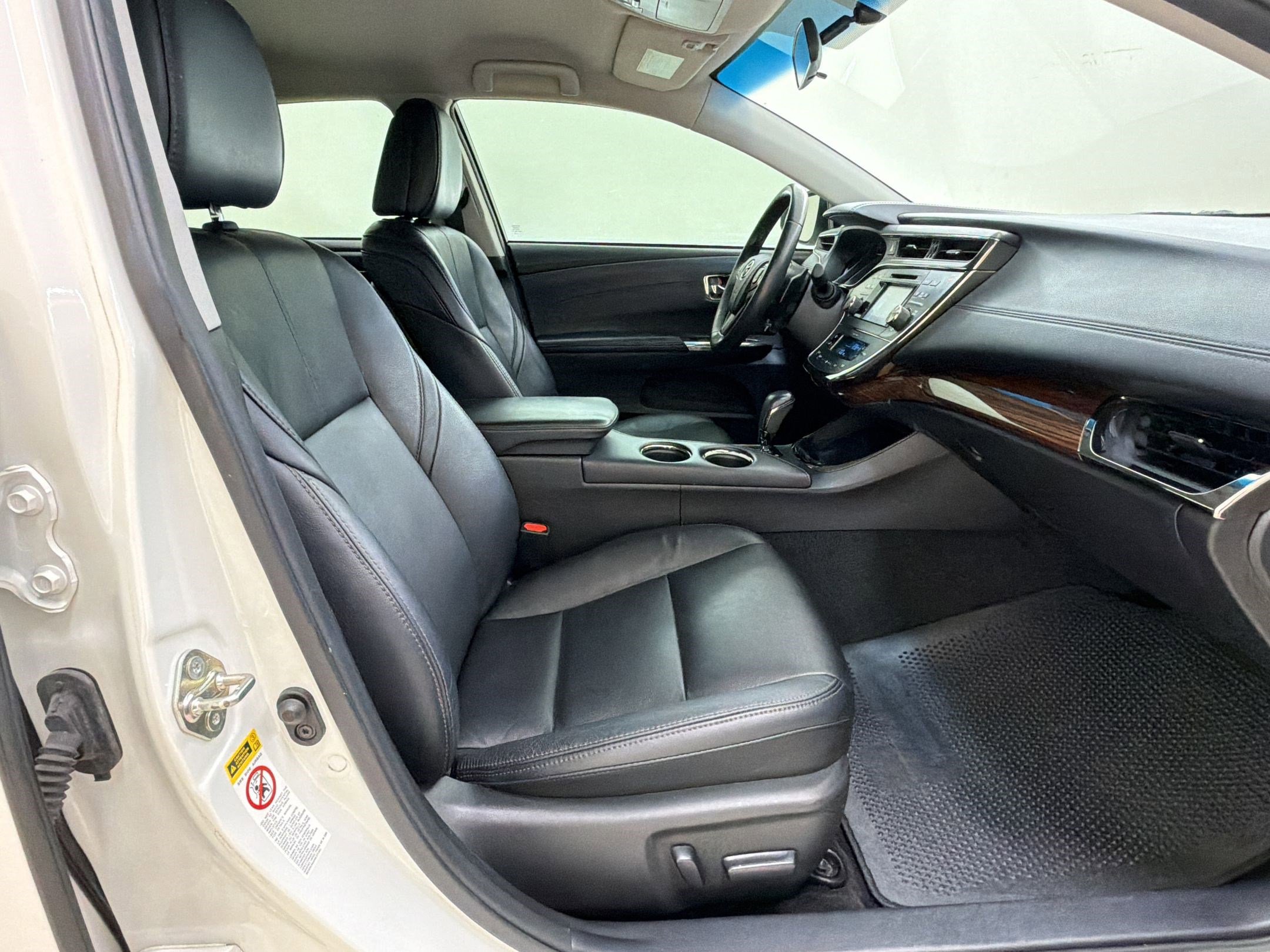 Used 2015 Toyota Avalon XLE image 30