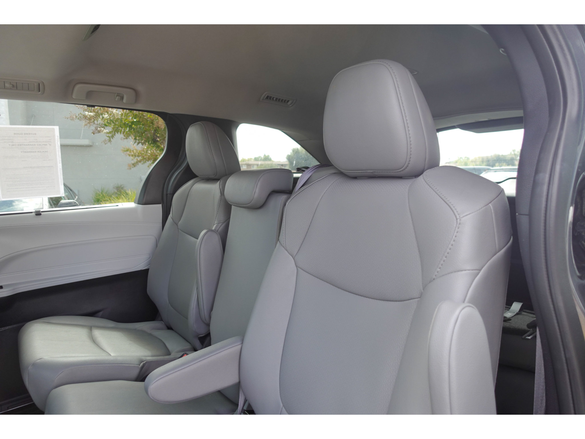 Certified 2025 Toyota Sienna XLE FWD image 23