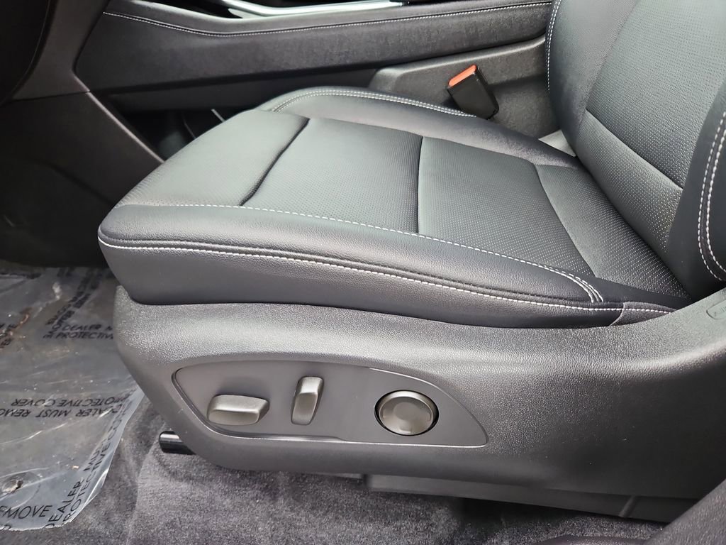 Used 2024 Chevrolet Traverse LT image 23