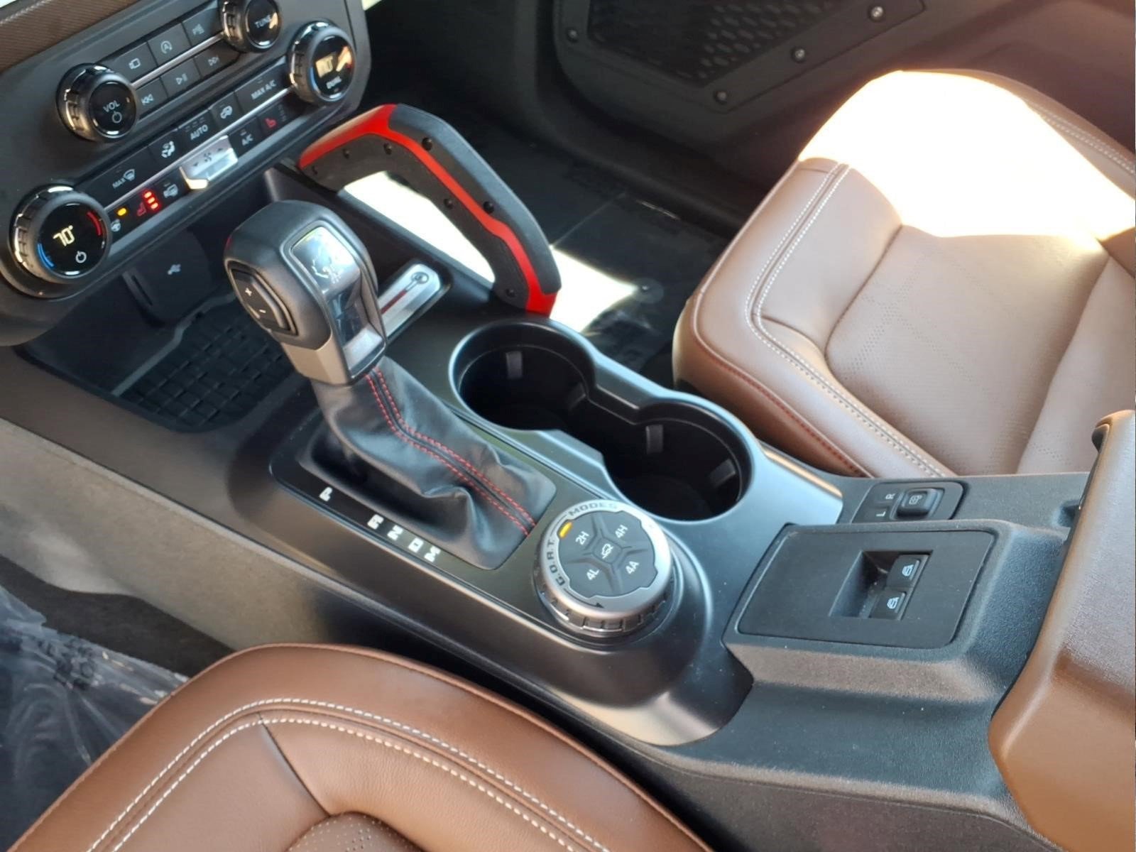 Used 2024 Ford Bronco Heritage Edition AWD/4WD image 16