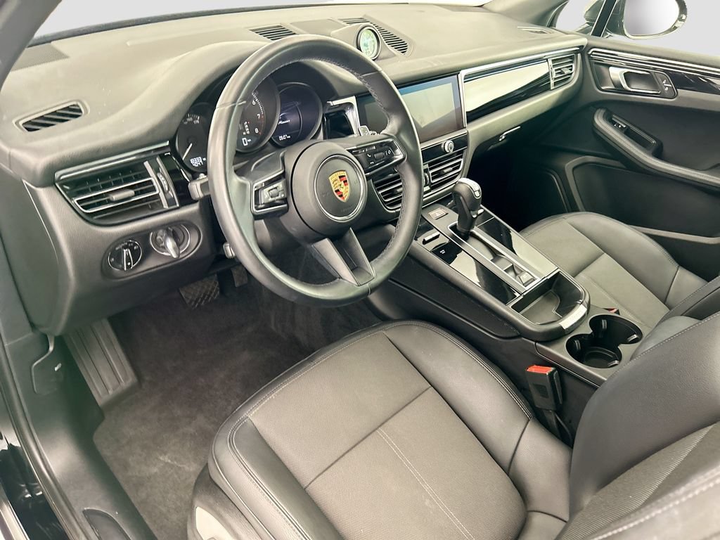 Certified 2024 Porsche Macan AWD/4WD image 4
