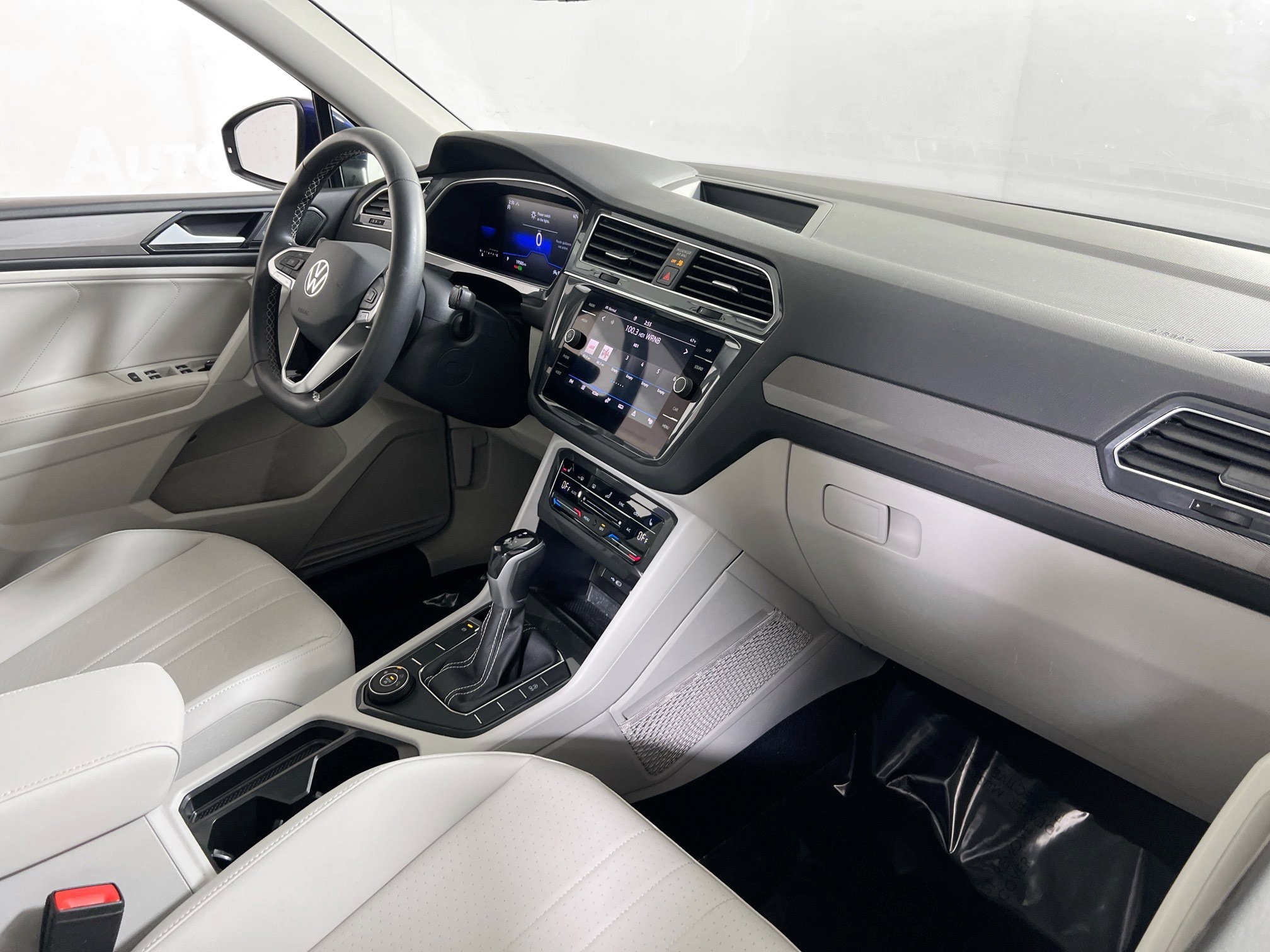Used 2022 Volkswagen Tiguan SE AWD/4WD image 27