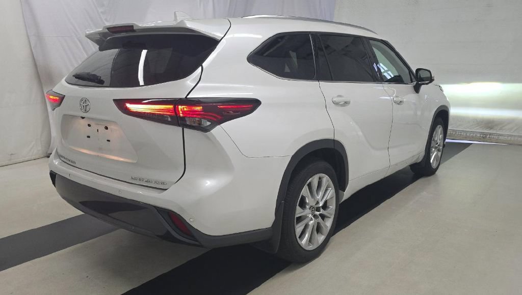 Used 2024 Toyota Highlander Limited AWD/4WD image 3