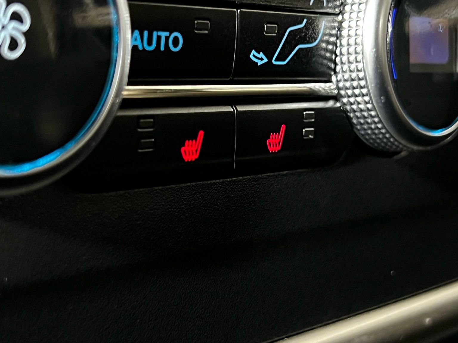 Used 2024 Ford Expedition Limited image 29