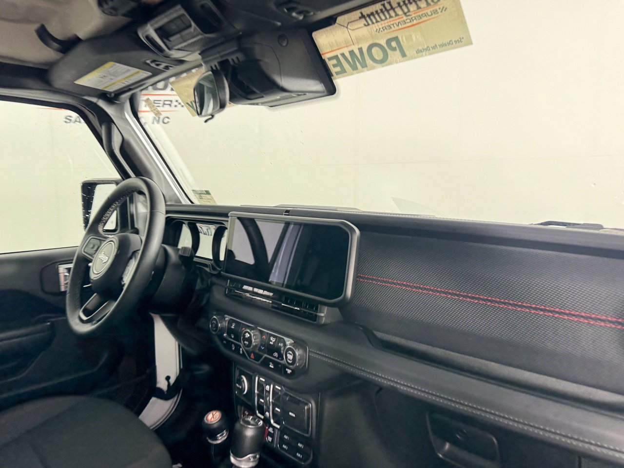 Used 2025 Jeep Wrangler Unlimited Rubicon AWD/4WD image 32
