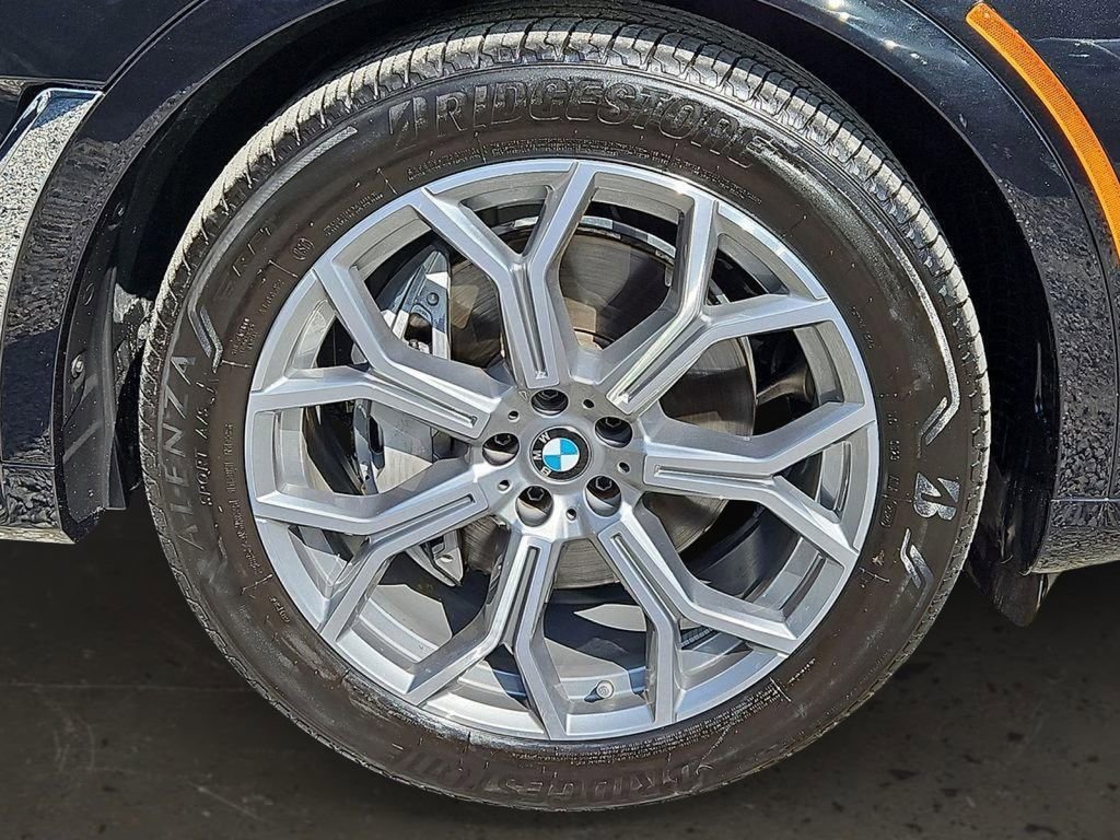 Used 2025 BMW X7 xDrive40i w/ Premium Package image 8
