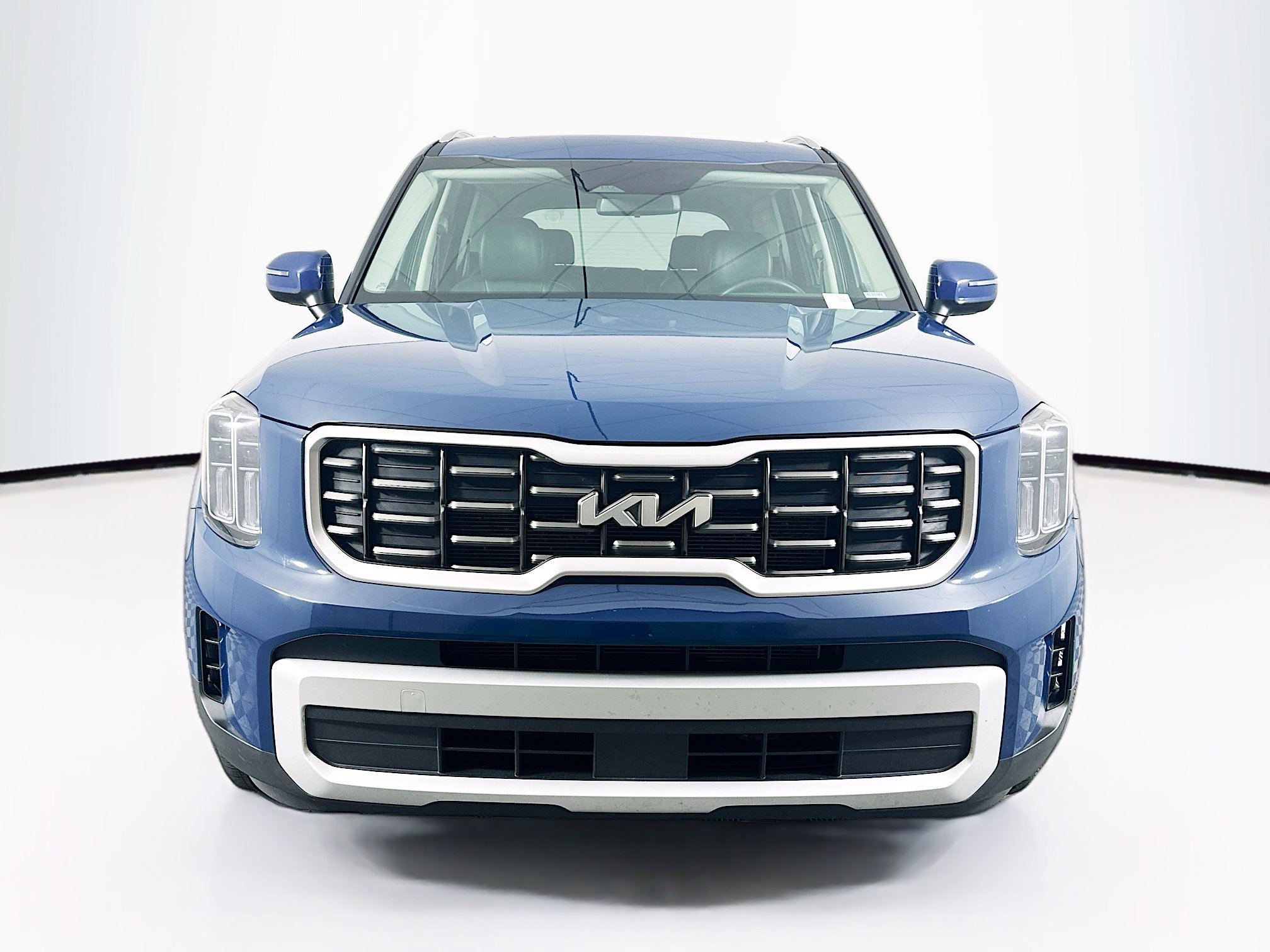 Used 2025 Kia Telluride S FWD image 2