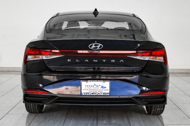 Used 2021 Hyundai Elantra SE w/ Cargo Package image 7