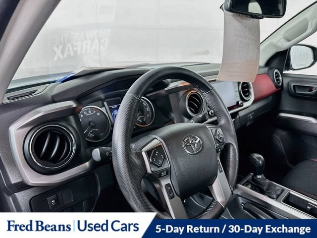 Used 2022 Toyota Tacoma SR5 AWD/4WD image 12