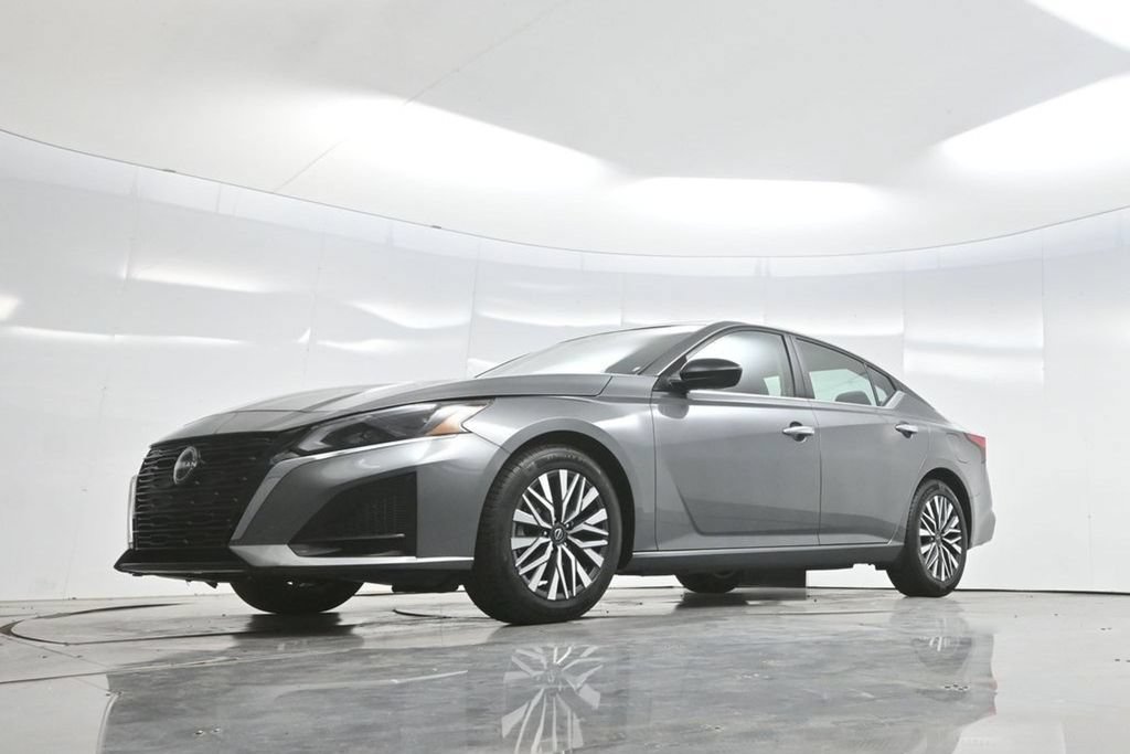 Used 2024 Nissan Altima 2.5 SV FWD image 56