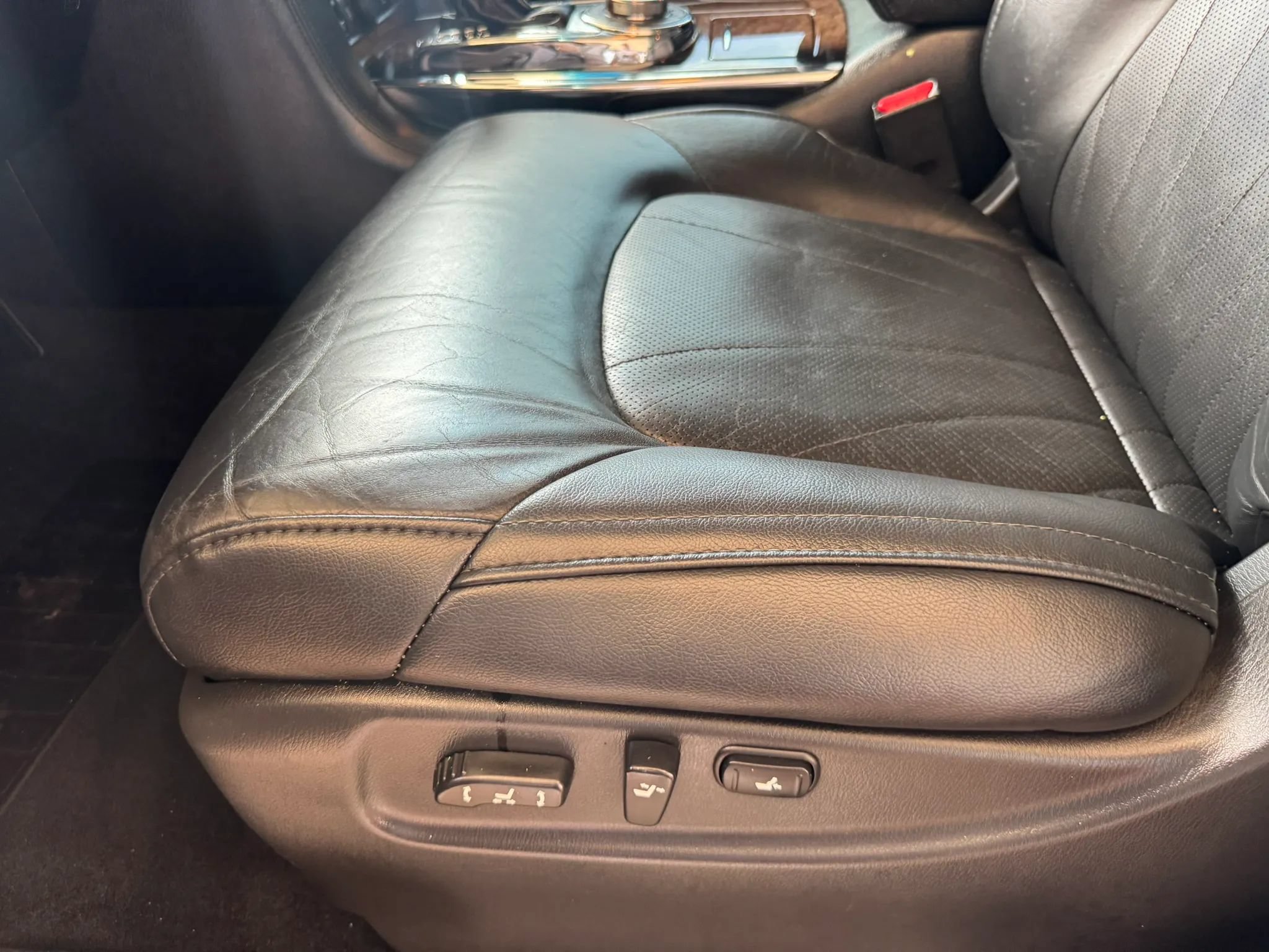 Used 2012 INFINITI QX56 4WD w/ Deluxe Touring Pkg image 11