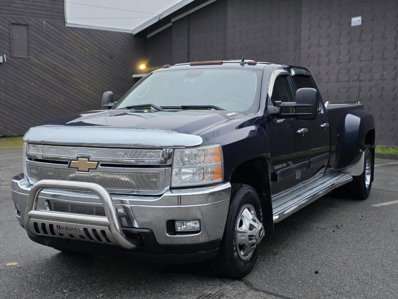 Used 2011 Chevrolet Silverado 3500 LTZ image 5