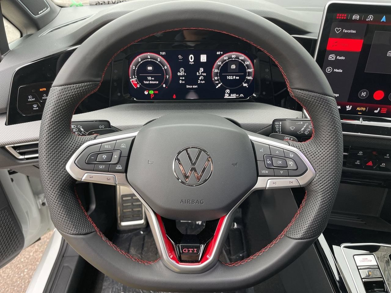 New 2026 Volkswagen GTI SE FWD image 19