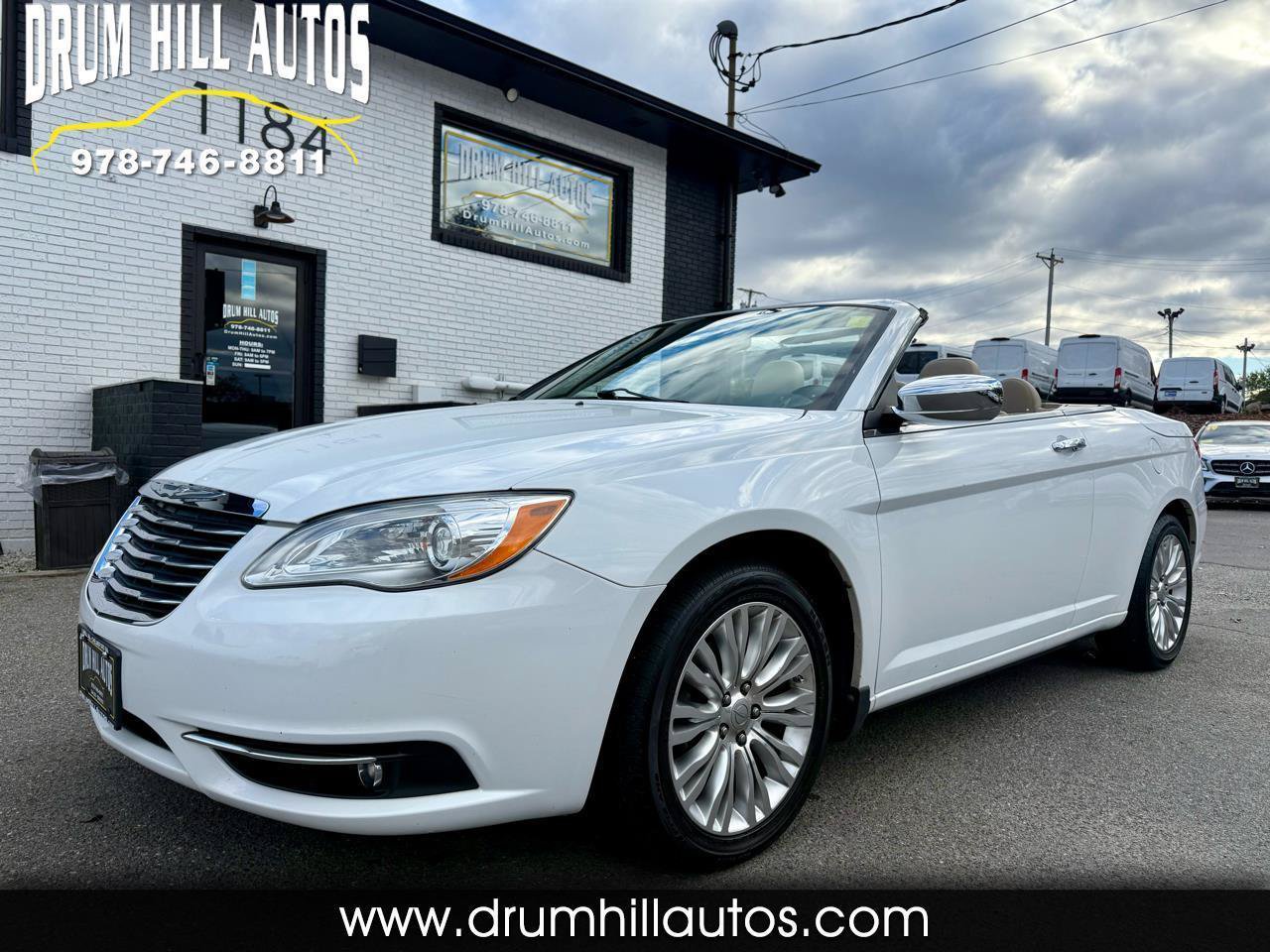 Used 2011 Chrysler 200 Limited FWD image 1