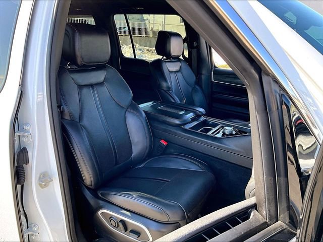 Used 2024 Jeep Wagoneer L Series II w/ Flexible Seating Group image 11