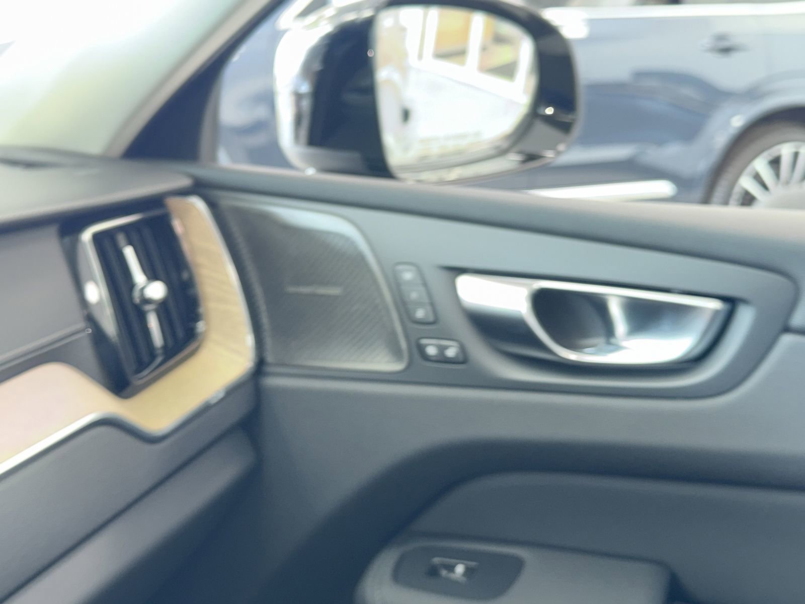 New 2026 Volvo XC60 B5 Ultra w/ Protection Package Premier image 32