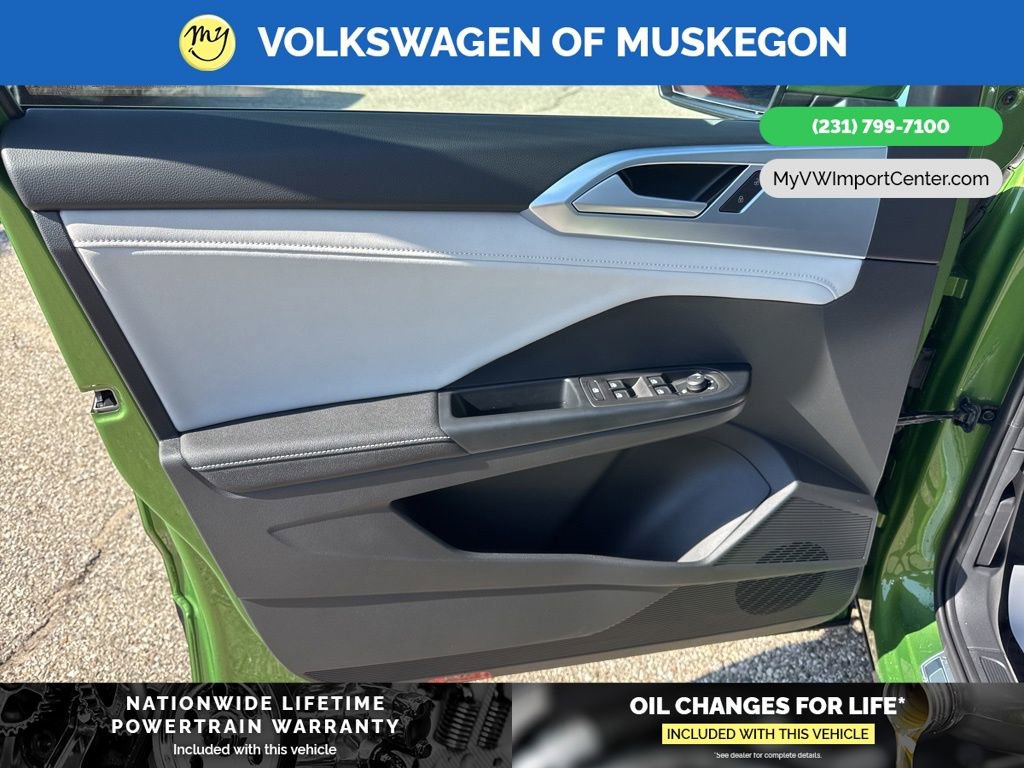 New 2025 Volkswagen Taos SE image 9