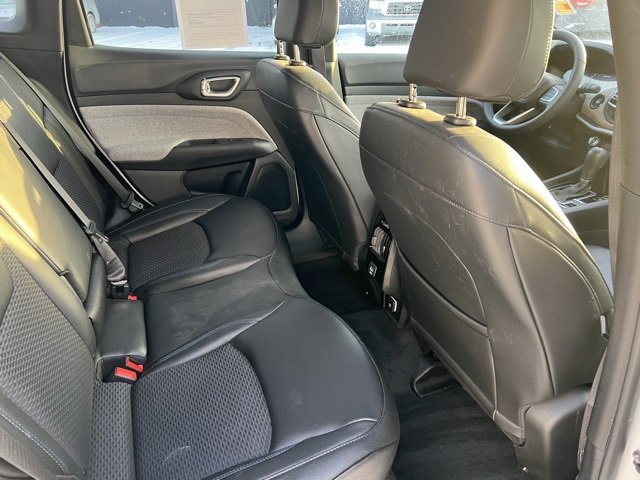 Used 2025 Jeep Compass Latitude image 31