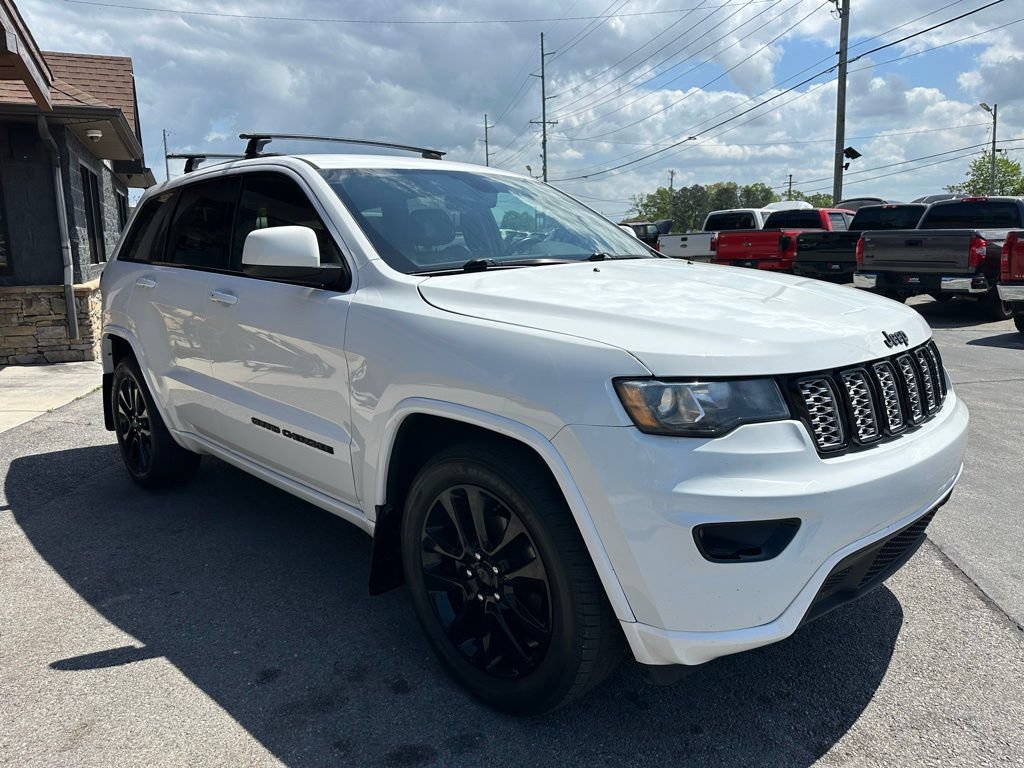 Used 2018 Jeep Grand Cherokee Altitude RWD image 10