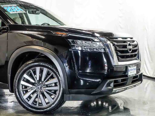 Used 2024 Nissan Pathfinder SL w/ SL Premium Package AWD/4WD image 3