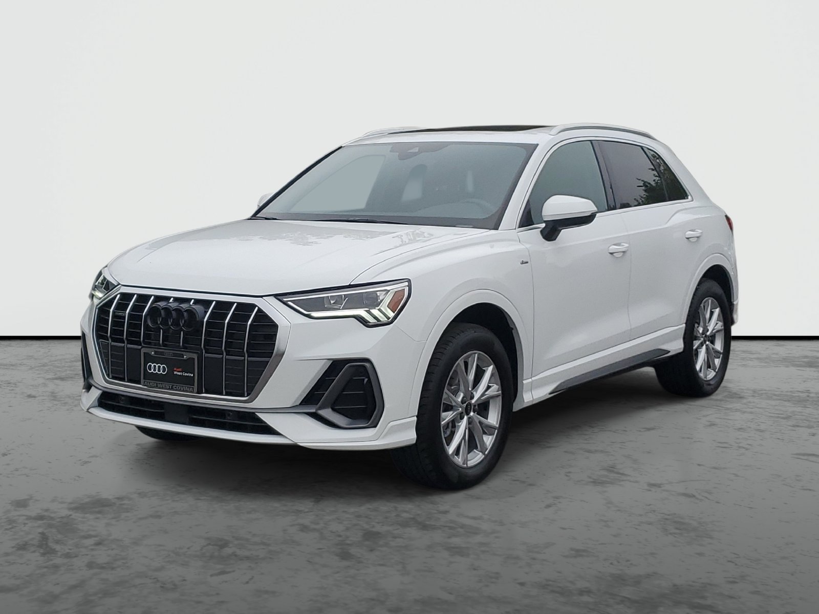 Used 2025 Audi Q3 2.0T Premium Plus w/ Premium Plus Package AWD/4WD image 2