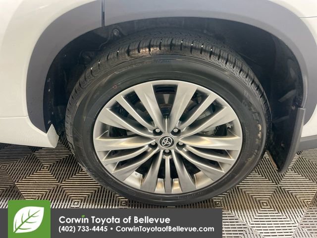 Used 2022 Toyota Highlander Platinum image 25