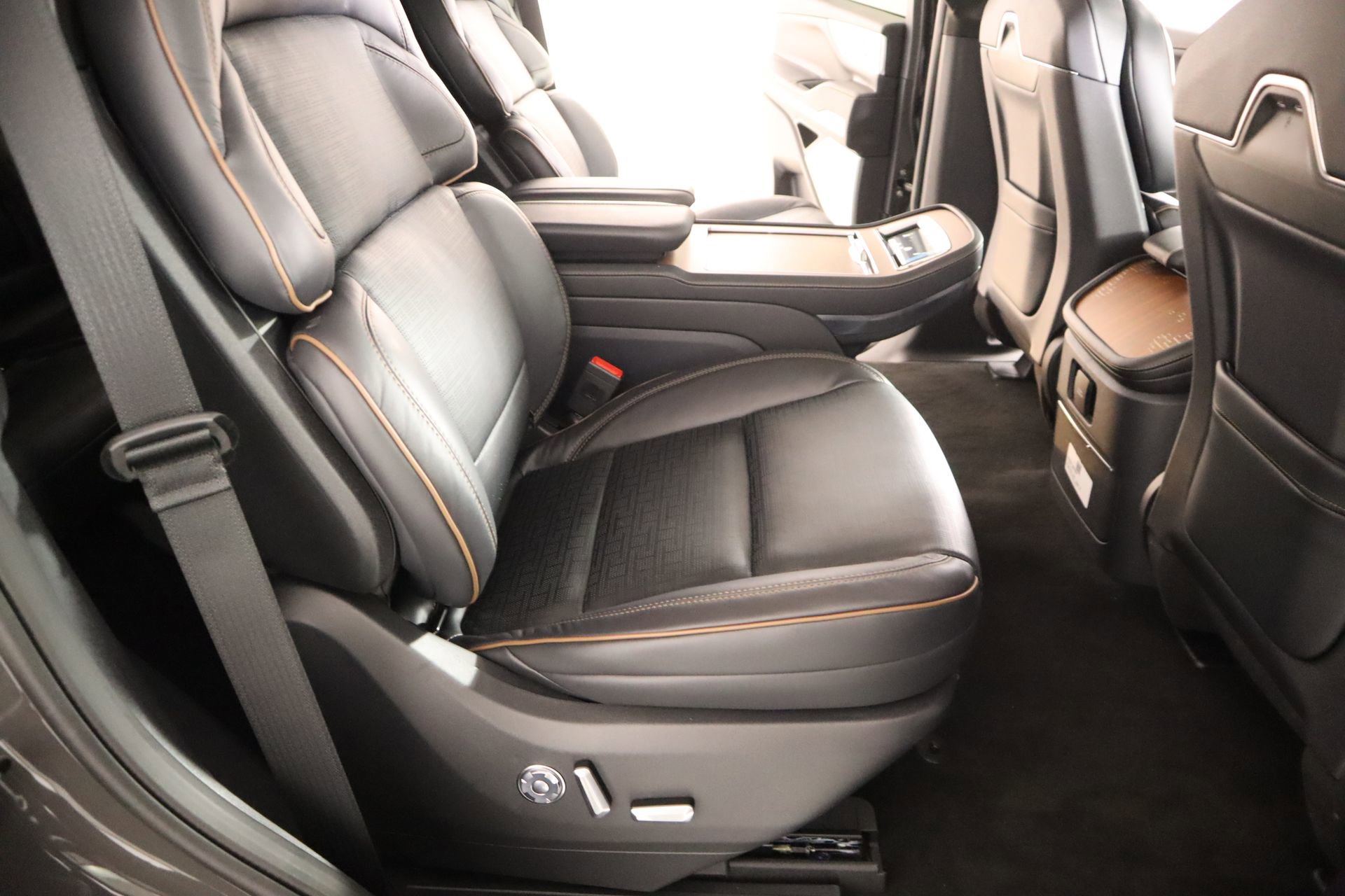 New 2026 Lincoln Navigator Black Label image 16