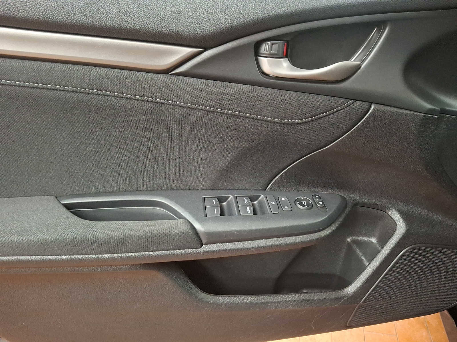 Used 2018 Honda Civic EX image 8