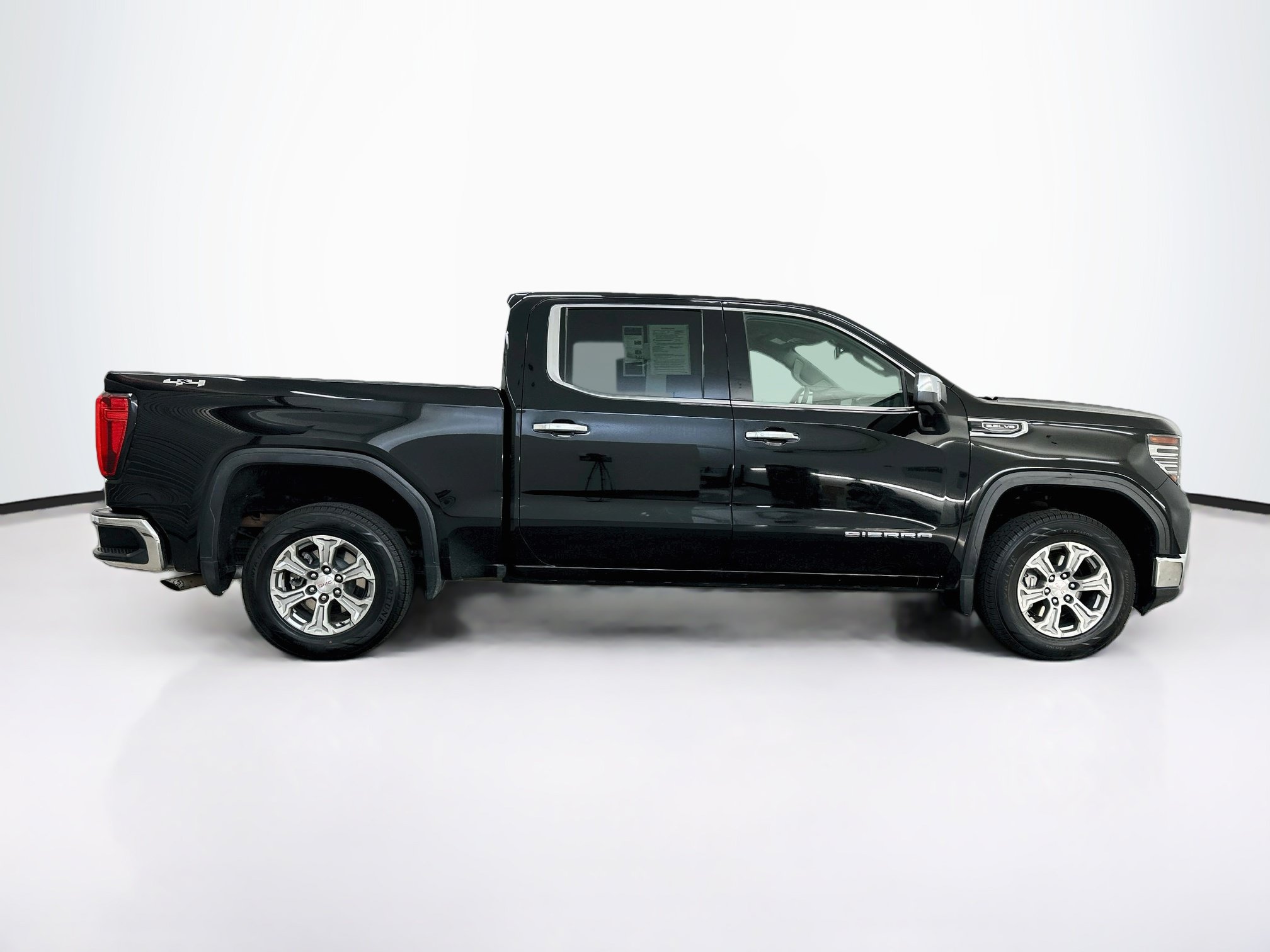 Used 2025 GMC Sierra 1500 SLT AWD/4WD image 10